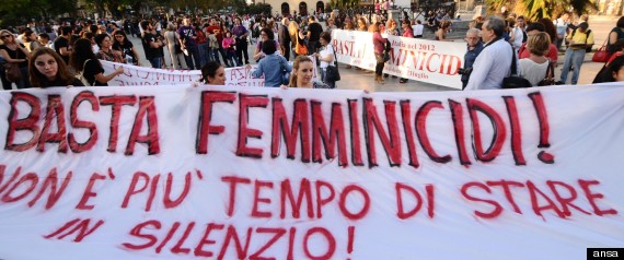 Un momento del sit in del coordinamento antiviolenza per dire no ai femminicidi e ricordare Carmela Petrucci a Piazza Ruggero Settimo, Palermo, 20 ottobre 2012. ANSA/MIKE PALAZZOTTO